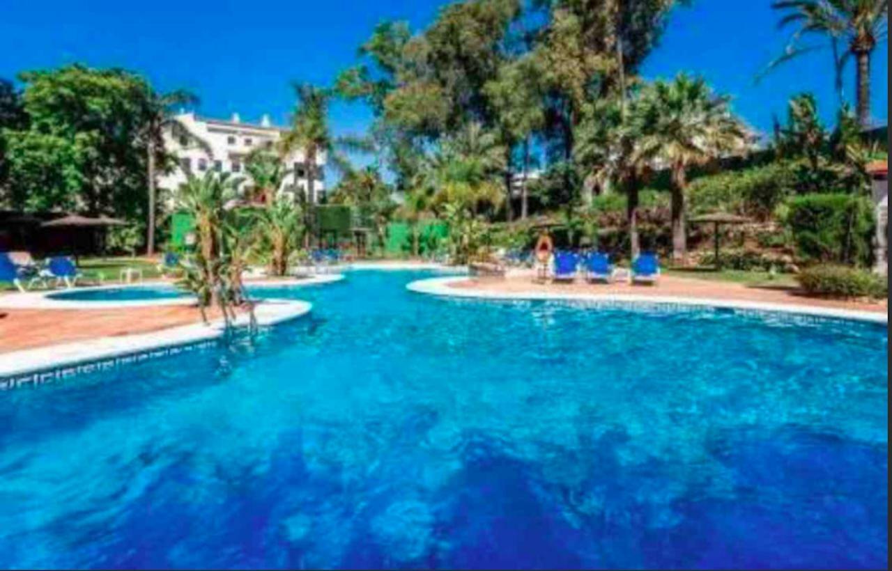 Appartamento Puerto Banus With Private Garden Marbella Esterno foto
